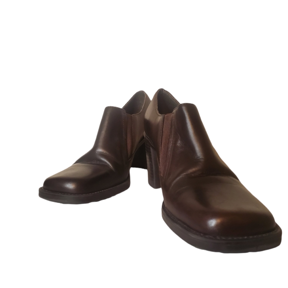 White Mt leather loafers